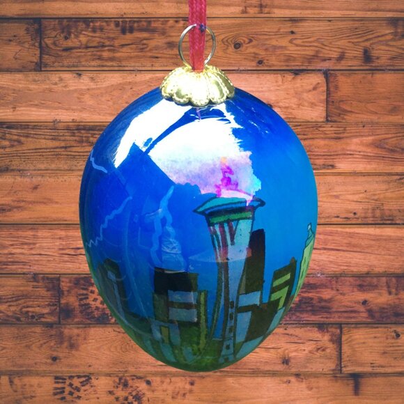 Smith-Western Eglemise Hand Painted Seattle City Scape Christmas Ornament - Picture 6 of 12